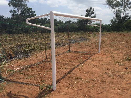 Rénovation d'un premier terrain de foot dans le cadre du projet EDUCAFOOT