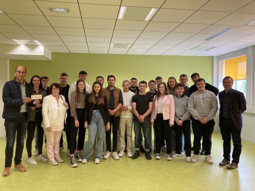 Remise d'un chèque et d'une Scolarbox au Lycée Amiral Ronarc'h