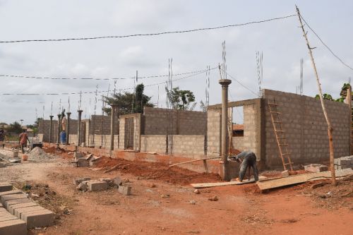 Evolution des travaux : Ecole primaire à Doutou dans la commune de HOUEYOGBE