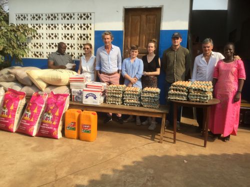 Signature d'une convention pour la fourniture de vivres à l'orphelinat Amour et Manon à Ouidah