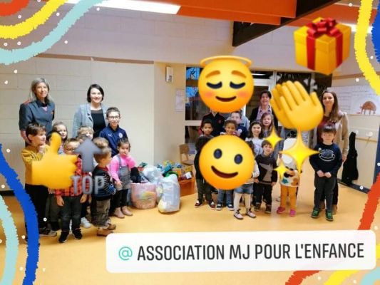 Remise de jouets, livres, ... par l'école Emile Cloarec de Ploujean-Morlaix