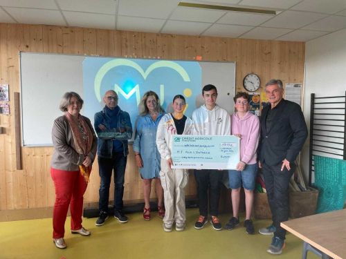 Remise d'un chèque au collège Sainte Jeanne d'Arc de Crozon