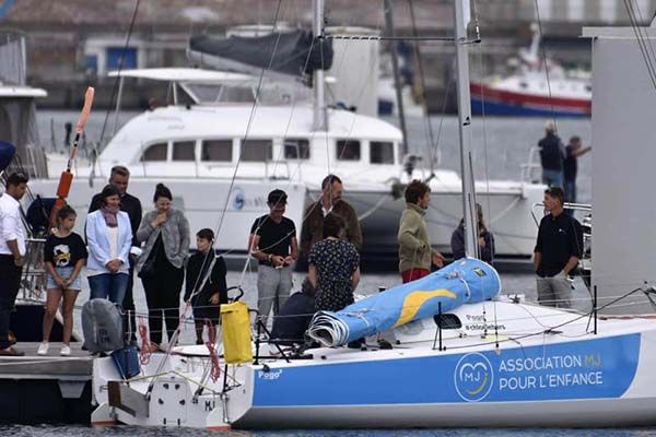 Lancement du bateau MJ à Larmor Plage pour contribuer à fédérer de nouveaux partenaires associatifs pour les enfants du Bénin et Togo