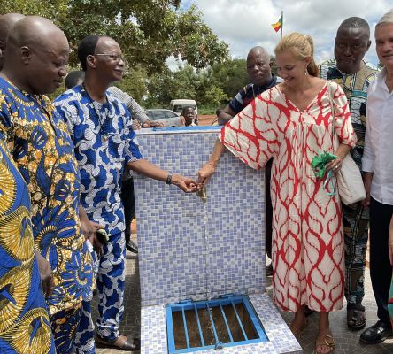 Inauguration d'un château d'eau et de 04 puits à AVEGANME.